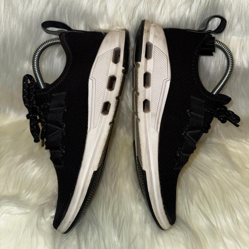 Oncloud- women’s size 6 - black and white-cloudeasy - Picture 2 of 7